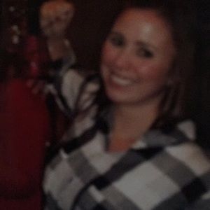 Meet your Posher, Caitlin